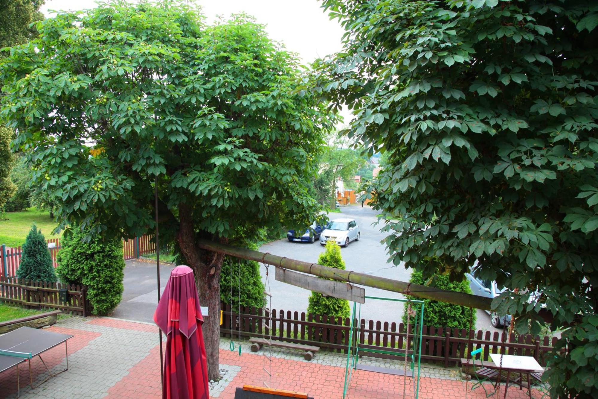 Pension U Kastanu การ์โลวีวารี ภายนอก รูปภาพ